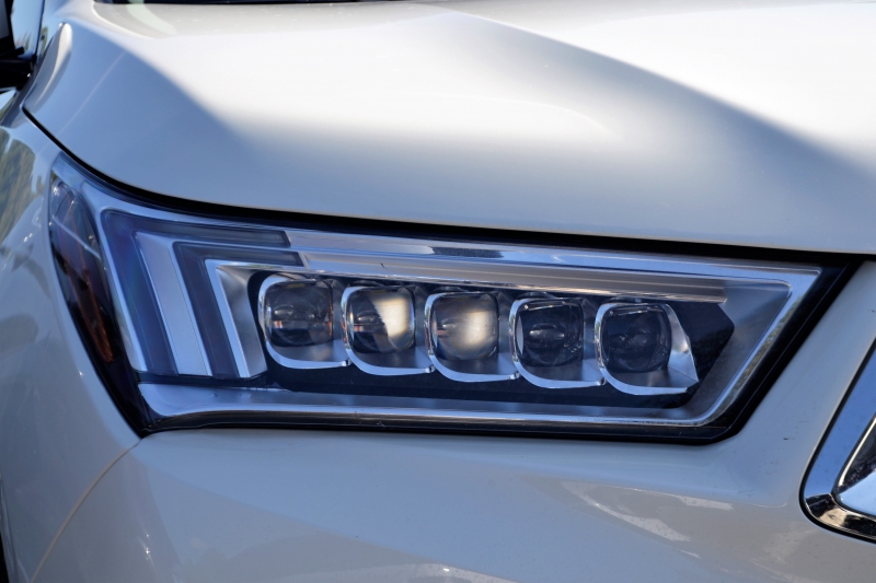 concession-auto-POURCIEUX-min_acura-headlamp-2834131